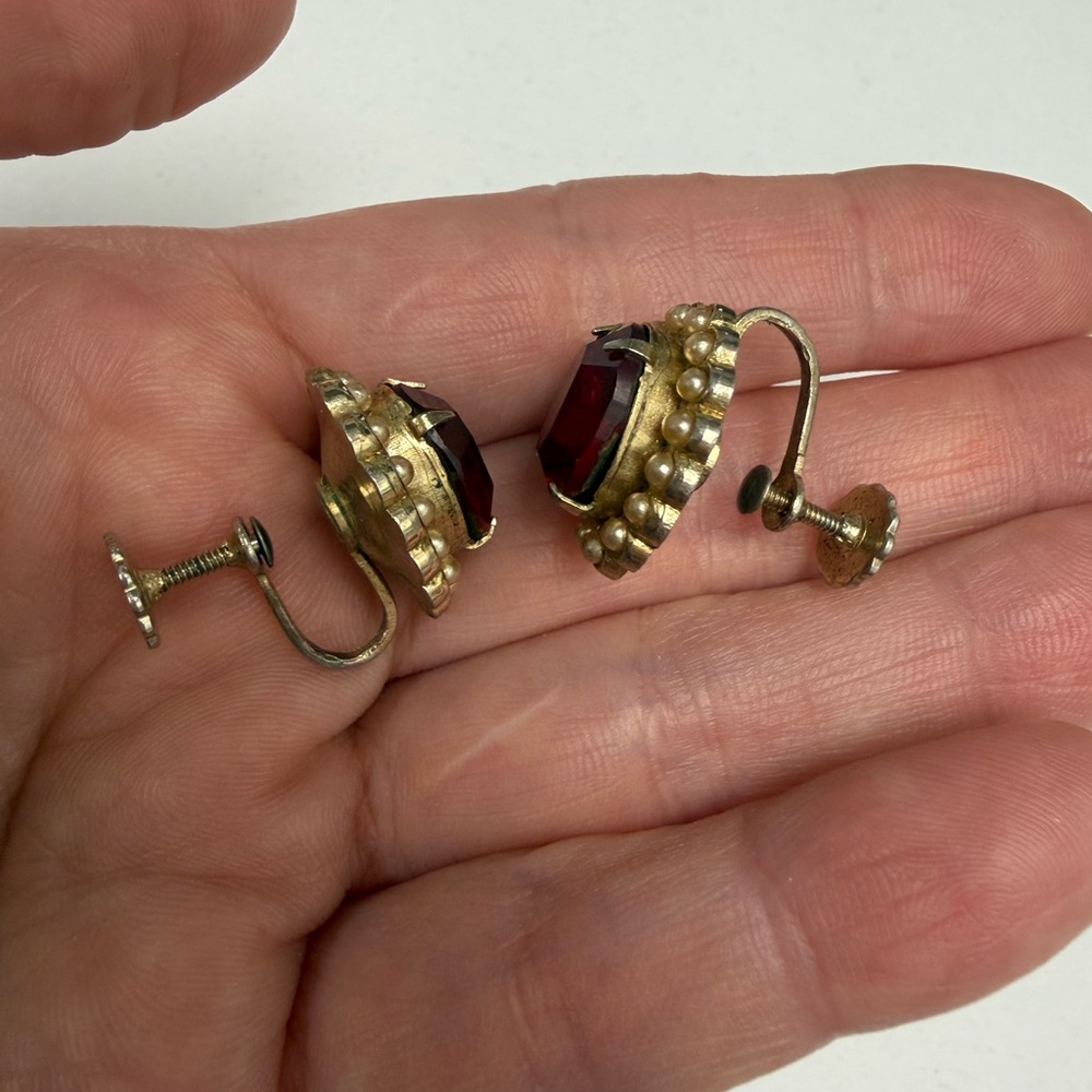 Vintage Coro stamped screw back Elegant faux red ruby and Gold coloured Earrings - Picture 11 of 12